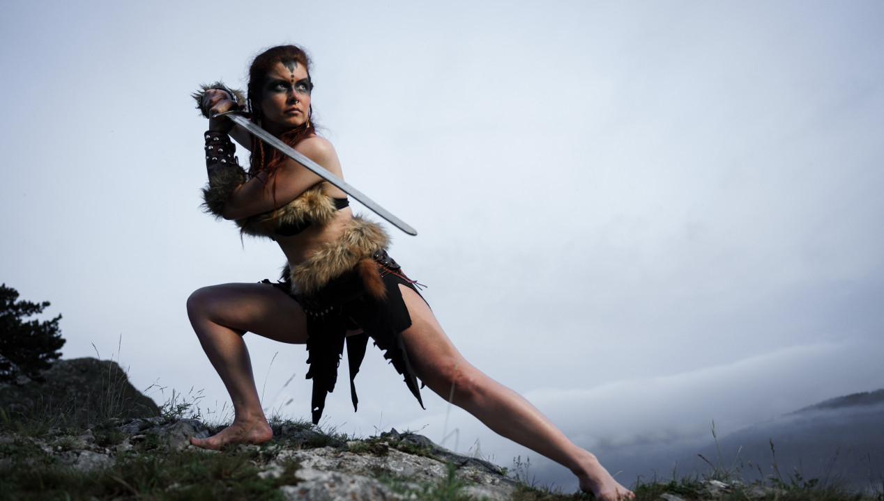 Wikinger Kriegerin Schwert Cosplay XXX Spielfilm Pornoparodie