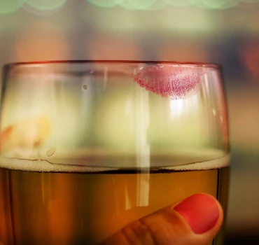 Verhopft und zugenäht – Frauen, Bier und die Öffentlichkeit, Artikelbild