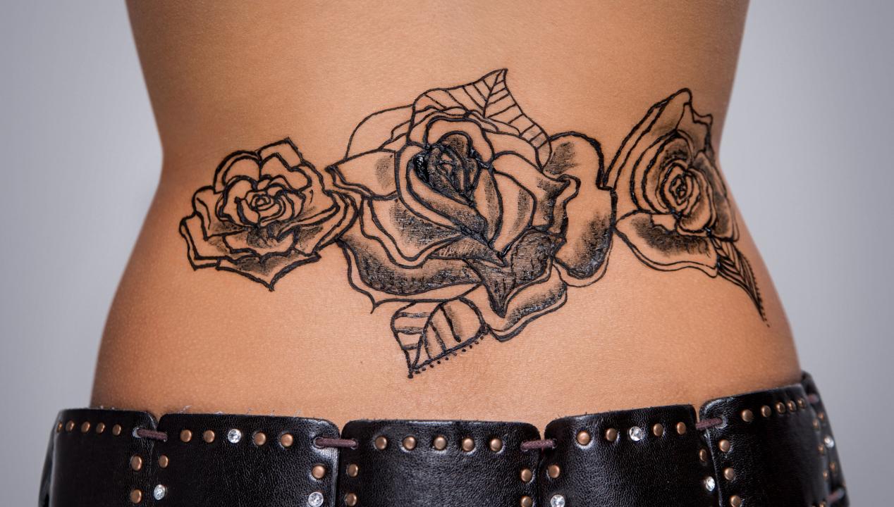 Arschgeweih (Lower Back Tattoo), Artikelbild