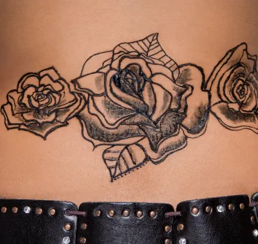 Arschgeweih (Lower Back Tattoo), Artikelbild